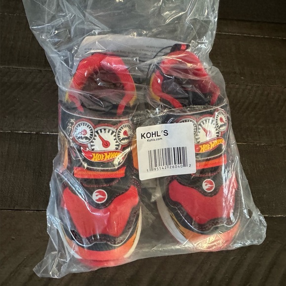 New Hot Wheels light up sneakers Toddler Boy Sz 9 Red Black Race cars 9T - Picture 2 of 14